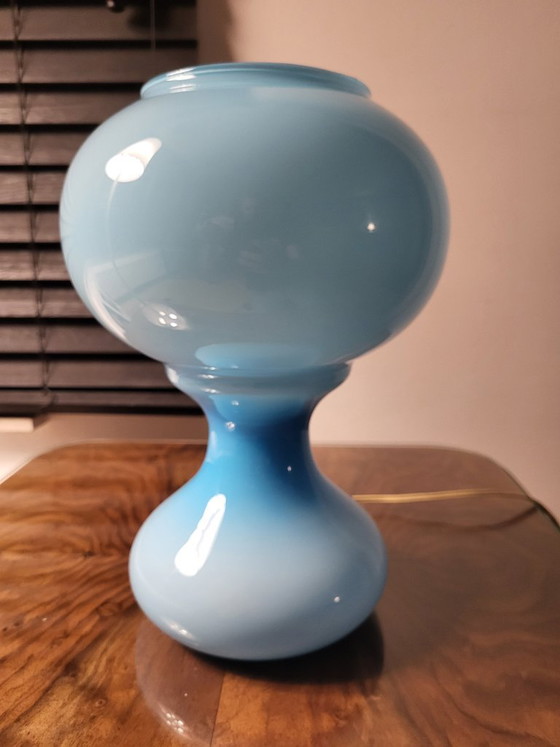 Lámpara de mesa de cristal con degradado azul, Lámparas de mesa, Vidrio, Vintage (foto 2 de 11)