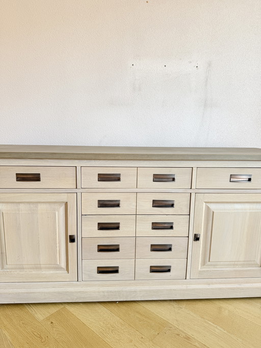 Stilvolles Sideboard