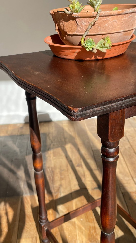 Image 1 of Comodino alto in stile legno tornito