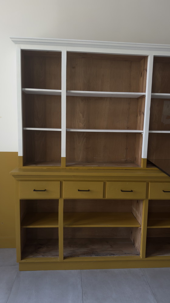 Image 1 of Grande mobiletto per biblioteca in legno massello - Piano e base modulari