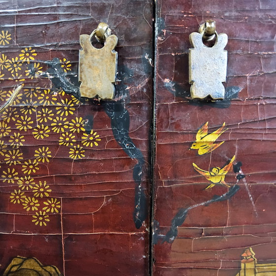 Image 1 of Vintage Chinese kast (rood/goud) traditioneel tafereel bohomian (Aziatische kast) craquelé 