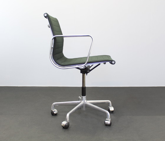 Image 1 of 9X Ea117 Office Chairs Icf Charles & Ray Eames Seats