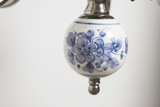 Image 1 of Lustre vintage en porcelaine de Delft bleu et blanc, suspension à 5 bras en céramique hollandaise de style cottagecore.