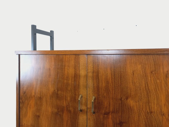 Image 1 of Bibliothèque étagère italienne modulable vintage en bois de noyer et métal des années 60