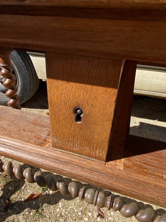 Image 1 of Schreibtisch mit 2 Schubladen im Stil Louis XIII aus Eiche mit gedrehten Beinen 130x65cm