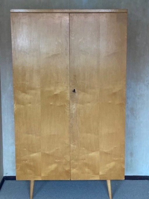 Armario de lino vintage de los años 50