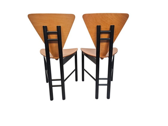 Italienisches Design - dreieckiges Design - gebogenes Sperrholz - Italien - 80er – Esszimmerstühle (photo 2 of 8)