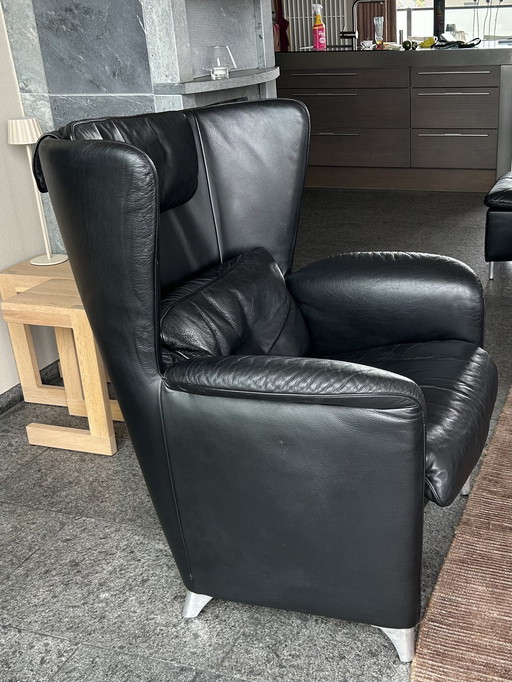 De Sede Sessel DS23 aus schwarzem Wohnleder mit Fußhocker
