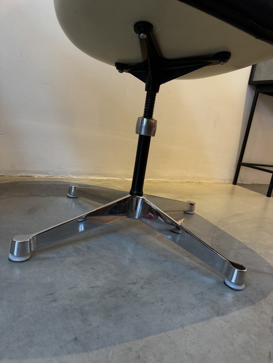 Image 1 of 2 sedie a secchiello Eames Herman Miller