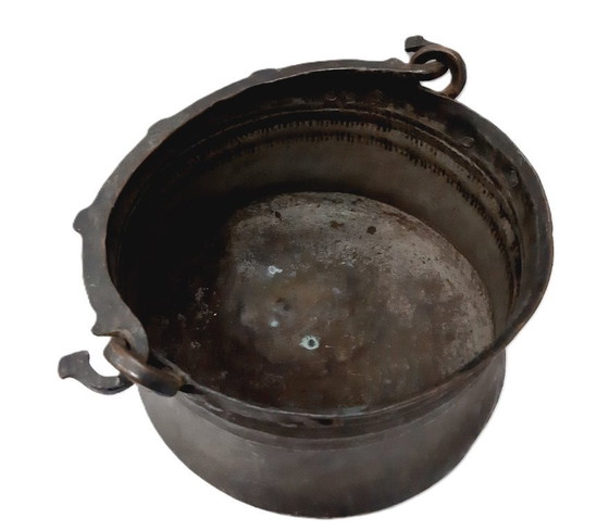 Image 1 of Antiguo caldero primitivo de cobre, grande, martillado a mano, estañado