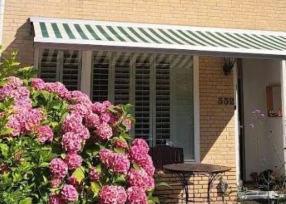 Image 1 of Hermoso juego de contraventanas de madera realizadas por un carpintero.