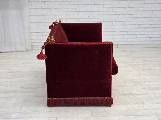 Image 1 of Deense tweezitsbank met neerklapbare armleuningen in Spaanse stijl, jaren 70, bekleed met velours.