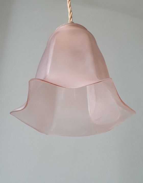 Image 1 of Set Vintage franse roze hanglampen van gekleurd glas.