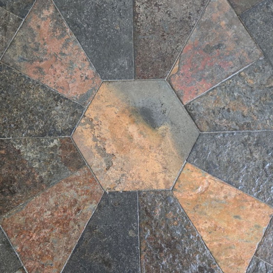 Image 1 of Vintage brutalistische salontafel uit de jaren 70, met 6 massief eikenhouten en stenen poten.