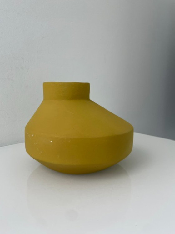 Image 1 of Vaso in ceramica fatto a mano color giallo senape, Atelier OT