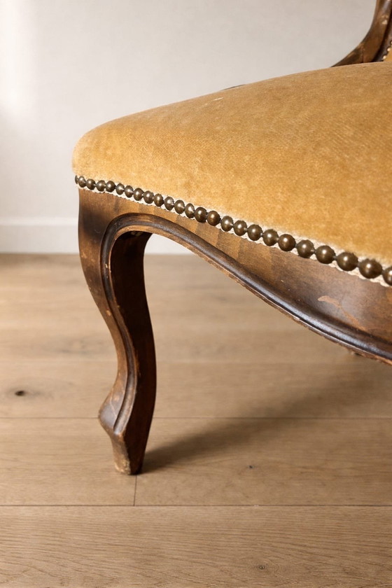 Image 1 of Vintage armchair with velvet upholstery – classic wooden frame