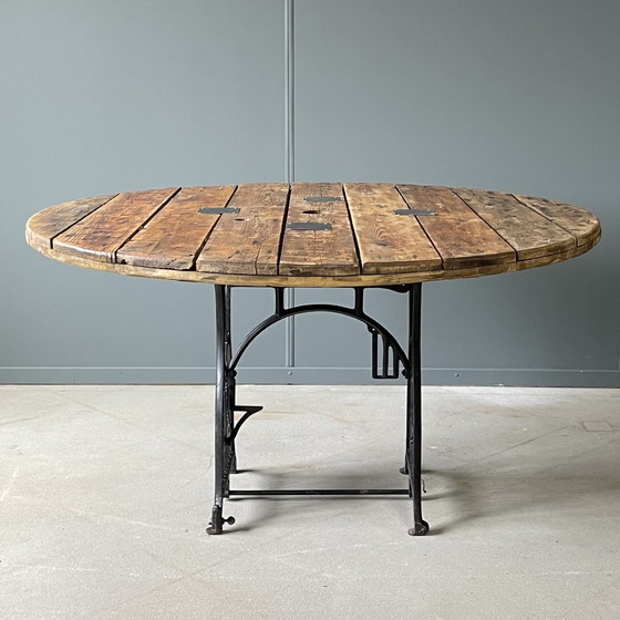 Image 1 of Vintage Industriële Eettafel – Eikenhout – Gietijzer