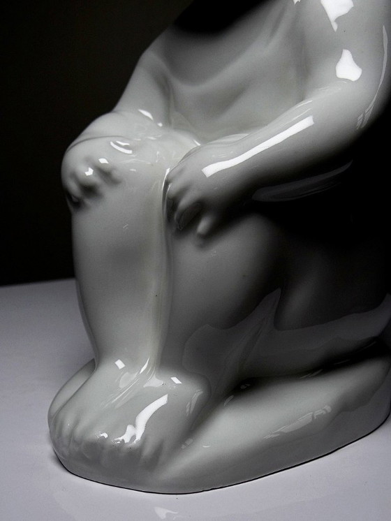 Image 1 of Rare sujet en fine de porcelaine de UC Limoges blanche ancien curiosité