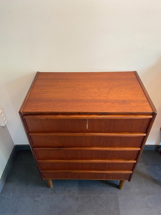 Image 1 of Vintage Deense ladekast in teak met 5 laden