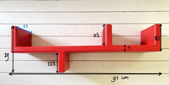 Image 1 of Étagère Serpent Rouge conçue par Adriano Baldanzi et Alessandro Novelli.