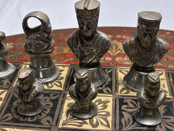 Image 1 of vieux échiquier en métal