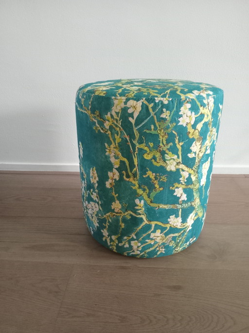 Pouf aus Van-Gogh-Blütenstoff – hockers en poefs, Textile