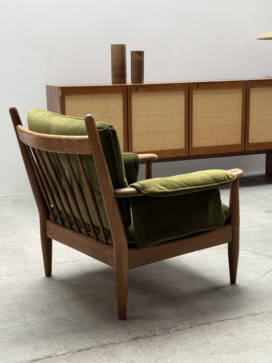 Image 1 of Lot de 2 fauteuils Wilhelm Knoll accoudoirs chêne bois massif velours vert, Allemagne années 1960