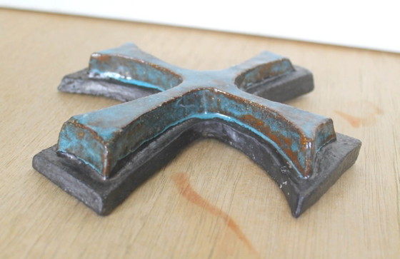 Image 1 of Kruis vintage '70 retro/brutalist terracotta wandkruis