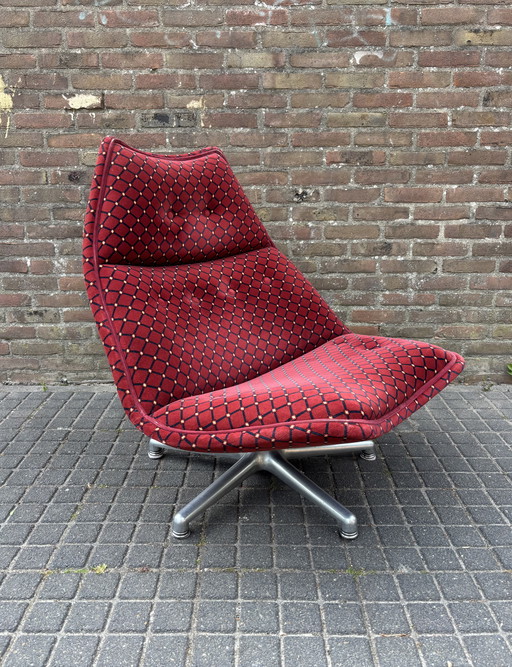 Artifort F500 Series Loungefauteuil Met Stervoet