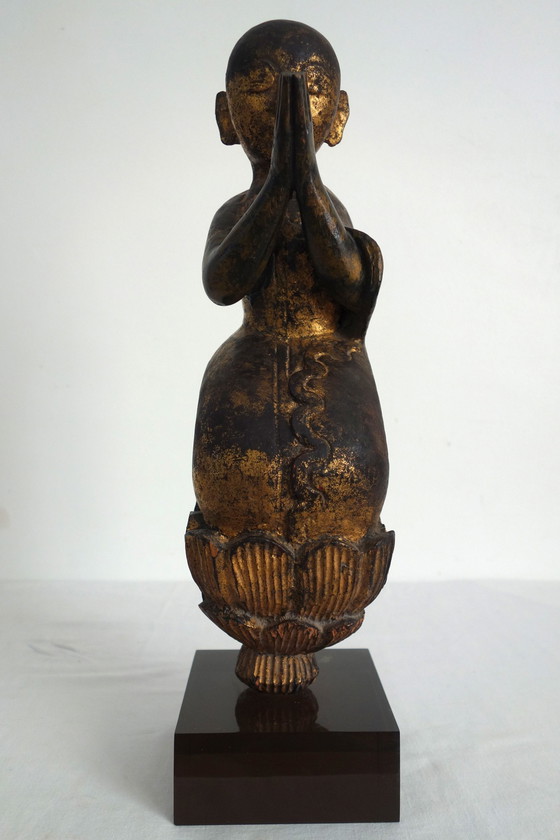 Image 1 of Estatua de madera dorada de un adorador en oración, Birmania, siglo XX