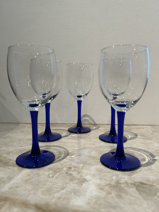 5 Luminarc white wine glasses cobalt blue