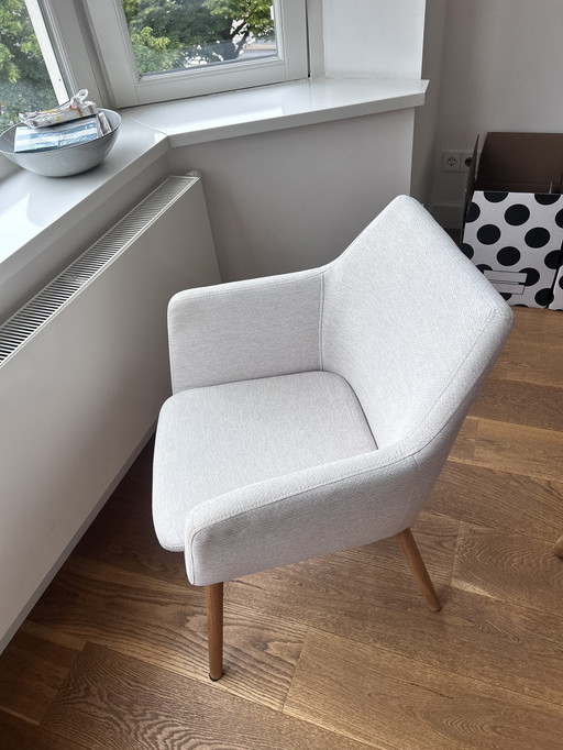 2 nice beige/gray chairs