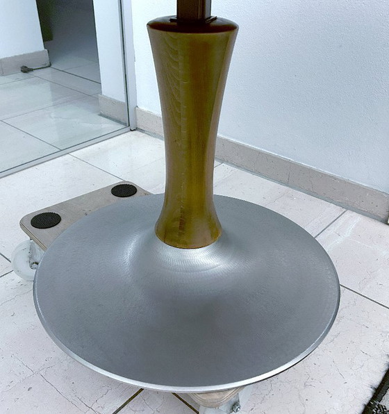 Image 1 of Vintage Tulpentafel in Hout