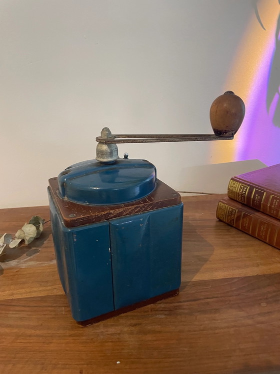 Vintage blue Peugeot coffee grinder – Kitchen accessories (photo 3 of 4)