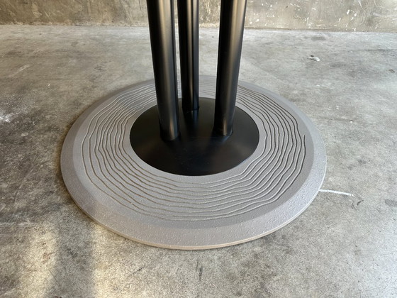 Leolux Trias Dining Table - Hugo De Ruiter - Round 128 Cm – Cast Iron, Wood (photo 4 of 5)