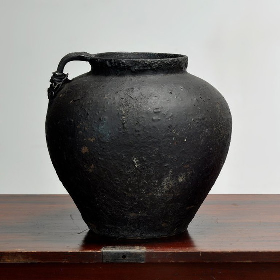 Image 1 of Pot en faïence ancienne de Moldavie, vers 1850