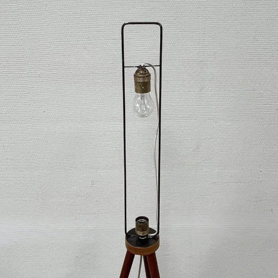 Image 1 of Lámpara de pie de mediados de siglo - trípode - teca - pantalla crema