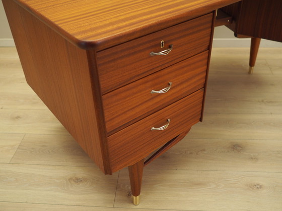 Image 1 of Escritorio de caoba, diseño noruego, años 60, producción: Sola Møbler