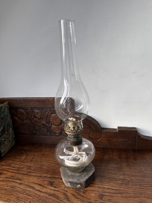 Vintage Oil Lamp with Glass Chimney and Brass Burner – Timeless Domestic Light