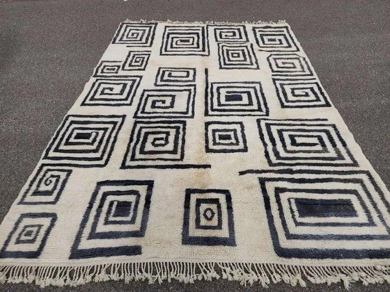 Moroccan Berber rug in cream and black 300x200 cm – spiral geometric pattern – Rugs & carpets, Wool, Cotton (photo 2 of 11)