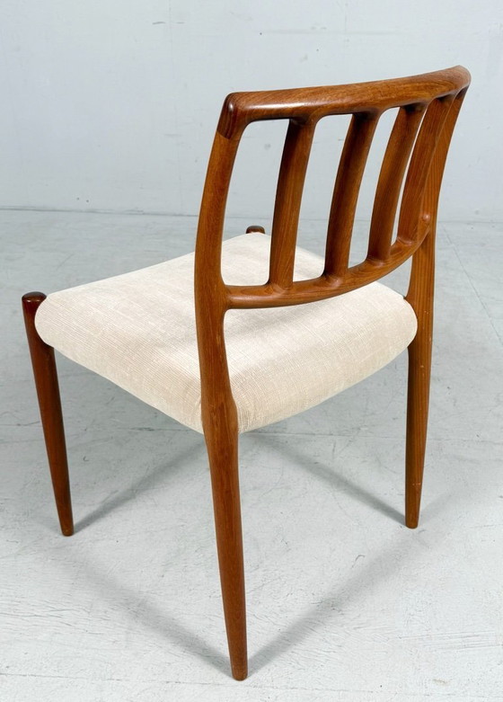 Image 1 of JL Møllers, ensemble de 4 chaises de salle à manger, modèle '83', teck, laine, années 1960, Danemark (4)