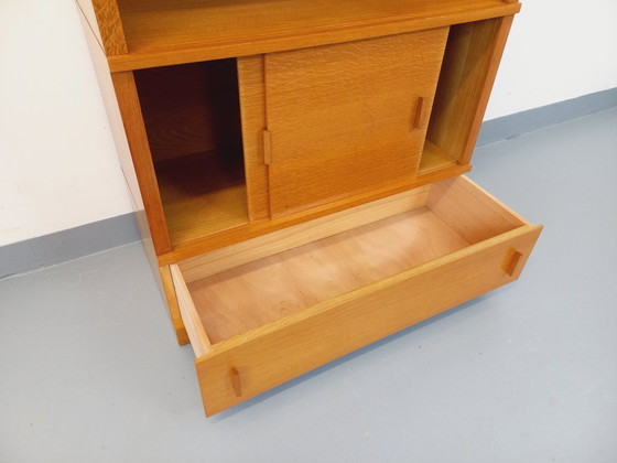 Image 1 of Librería antigua de madera de roble de la década de 1960.