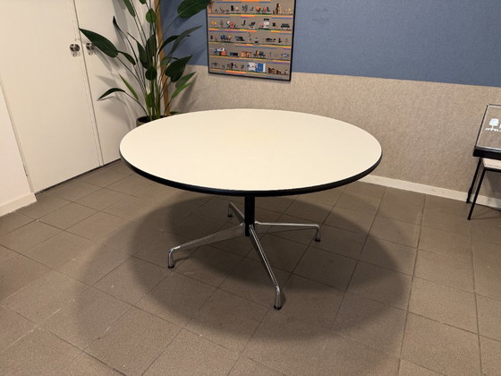Vitra | Eames | Contract Table 130 cm | Bianco & Cromo | 1 pezzo – Tavoli da pranzo, Metallo, Plastica (photo 2 of 6)