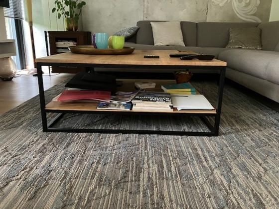 Image 1 of Mesa de centro con mesa auxiliar a juego.