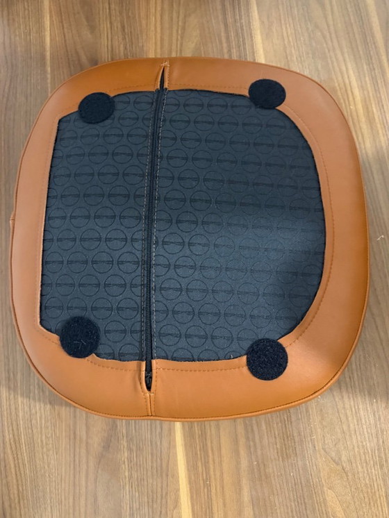 Image 1 of Tulip chair cushion (KNOLL)