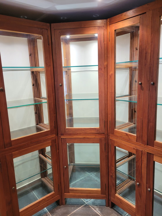 Image 1 of Vetrina angolare in TEAK/TECK con faretti LED (p = 50cm e h = 210cm)