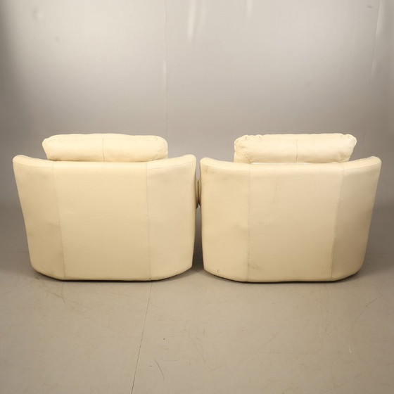 Image 1 of Paire de fauteuils lounge contemporains — Similicuir, style moderne et généreux