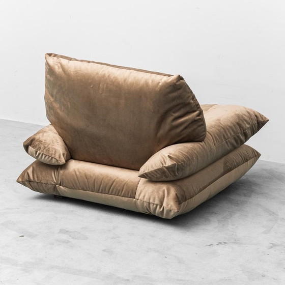 Image 1 of  COPPIA DI POLTRONE LOUNGE VINTAGE IN VELLUTO BEIGE ANNI ’70 MODERNARIATO