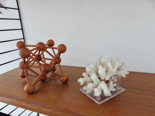 Escultura de madera "Atomium" de la exposición de Bruselas, década de 1970, vintage.