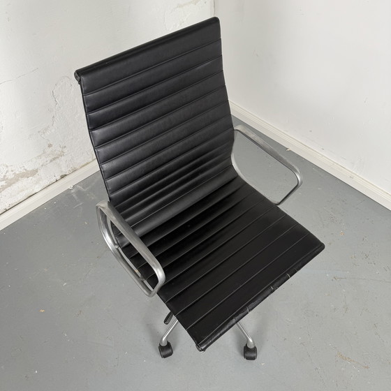 Image 1 of Herman Miller EA 119 - Cuero
